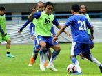 berita-persib-bandung-kepastian-jadwal-laga-melawan-persiwa-wamena-hingga-pemain-incaran-radovic.jpg