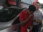 berjalan-sejauh-22-km-demi-ngantor-seorang-pria-dapat-hadiah-mobil-dari-bosnya_20180718_110325.jpg