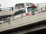 berjualan-di-jalan-tol_20150225_181616.jpg