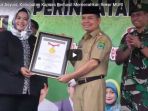 berkat-bubur-asyura-kabupaten-kapuas-berhasil-memecahkan-rekor-muri_20171212_115248.jpg
