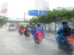 berkendara-saat-hujan1.jpg