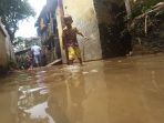 bermain-banjir-di-gang-arus_20170228_175355.jpg