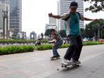 bermain-skateboard-di-trotoar-depan-hotel-mandarin_20210305_223940.jpg