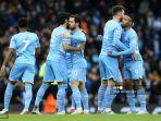 bernardo-silva-tengah-dan-penyerang-manchester-city-dari-brazil-gabriel-jesus.jpg