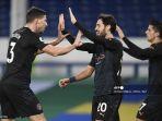 bernardo-silva-tengah-merayakan-bersama-rekan-satu-timnya-setelah-mencetak-gol.jpg