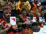 berpakaian-adat-aksi-damai-indonesia-satu_20190822_222026.jpg