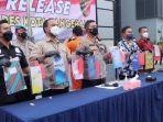 berpenghasilan-rp-100-juta-sebulan-dari-palsukan-merek-kasur-pasutri-di-tangerang-diciduk-polisi.jpg