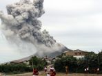bersekolah-di-tengah-erupsi-gunung-sinabung_20170718_173330.jpg