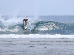 berselancar-di-pantai-tanjung-setia-krui_20180416_173945.jpg