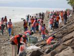 Buat Gerakan Sosial Lingkungan, Generasi Muda Diajak Bersihkan Pantai Ladong Aceh Besar