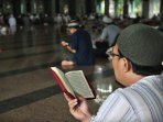 bertadarus-di-masjid-al-markaz-makassar_20150622_155255.jpg
