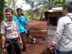 beruang-berkeliaran-di-pemukiman-warga_20180907_110019.jpg