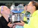 bethanie-mattek-sands-dan-lucie-safarova_20150131_215304.jpg