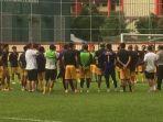 bhayangkara-fc-latihan-di-stadion-ptik.jpg
