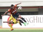 bhayangkara-fc-melawan-perseru-serui_20170420_211950.jpg