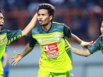 bhayangkara-fc-muhammad-hargianto-ilham-udin-armaiyn-evan-dimas-darmono_20171203_100631.jpg