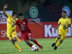 bhayangkara-fc-vs-persija-jakarta-aksi-osvaldo-haay_20200315_013935.jpg