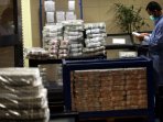 bi-siap-distribusikan-uang-ke-berbagai-tempat-bank-indonesia_20160608_102728.jpg