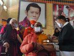 biksu-buddha-raja-bhutan-jigme-khesar-namgyel-wangchuck.jpg