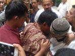 bintang-andromeda-terpidana-ucapan-ancaman-teror-bom-dipeluk-oleh-sang-ayah.jpg