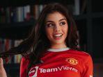 bintang-onlyfans-emily-black-21-adalah-penggemar-berat-manchester-united.jpg