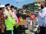 blk-lombok-membagikan-500-paket-sembako-kepada-masyarakat.jpg