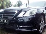 blue-bird-menjual-mercedes-benz-e-250-yang-pernah-dipakai-rombongan-raja-arab-saudi-salman_20170403_074401.jpg