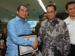 blue-bird-pemenang-transportasi-safety-award-2016_20161221_163343.jpg