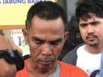 bm-tersangka-penganiayaan-kepsek-sman-10-tanjabbar-saat-diekspos-di-mapolres.jpg