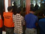 bnnp-jambi-tangkap-lima-orang-yang-diduga-bandar-narkoba-satu-diantaranya-mantan-anggota_20161007_133215.jpg