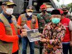 bnpb-serahkan-bantuan2.jpg