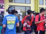 bobotoh-antre-tiket-persib-vs-psgc_20150123_180345.jpg