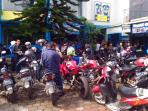 bobotoh-berburu-tiket-laga-persib-kontra-sriwijaya_20160325_095512.jpg