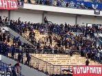 bobotoh-melakukan-walk-out-saat-menyaksikan-laga-persib-bandung.jpg