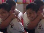 bocah-down-syndrome-tenangkan-sahabatnya-yang-juga-penderita-autisme-1.jpg