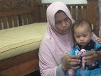 bocah-kecil-berjenis-kelamin-perempuan-yang-diduga-ditelantarkan-oleh-orangtuanya.jpg