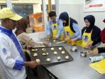 bogasari-adakan-program-pelatihan-santri-membuat-roti_20170801_202035.jpg