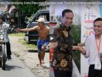 bona-pria-yang-telanjang-dada-colek-presiden-di-pangandaran_20180606_144439.jpg