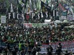 bonek-demo-tolak-klb-pssi_20150418_202421.jpg