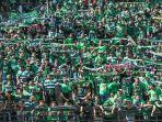 bonek-saat-mendukung-persebaya-laga-persebaya-vs-persinga-dimajukan-pukul-1530-wib.jpg