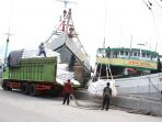 bongkar-muat-beras-di-pelabuhan-sunda-kelapa_20170206_113212.jpg