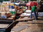 bongkar-muat-buah-melon-di-pasar-buah-induk-kramatjati_20210723_150743.jpg