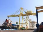 bongkar-muat-peti-kemas-di-pelabuhan-tanjung-emas-semarang_20210728_150537.jpg