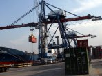 bongkor-muat-peti-kemas-di-jict-tanjung-priok_20151116_151249.jpg