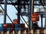bongkor-muat-peti-kemas-di-jict-tanjung-priok_20151116_151437.jpg