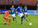 borneo-fc-kalahkan-persib-2-1-di-menit-menit-akhir_20190424_220645.jpg