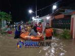 bpbd-pamekasan-evakuasi-korban-banjir.jpg