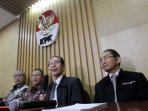 bpk-serahkan-hasil-audit-investigasi-rs-sumber-waras_20151207_175619.jpg