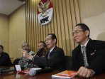 bpk-serahkan-hasil-audit-investigasi-rs-sumber-waras_20151207_175651.jpg