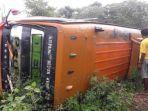breaking-news-bus-akdp-kupang-betun-weoe-terbalik-di-laenmanen-malaka.jpg